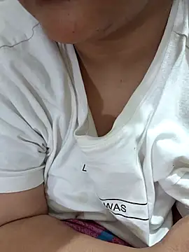 Snapshot of _Redwine_ chatting on 03.06.25 Redwine online show from 03.06.25