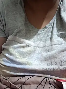 Snapshot of _Redwine_ chatting on 03.18.25 Redwine online show from 03.18.25