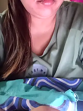 Snapshot of _Redwine_ chatting on 09.18.25 Redwine online show from 09.18.25