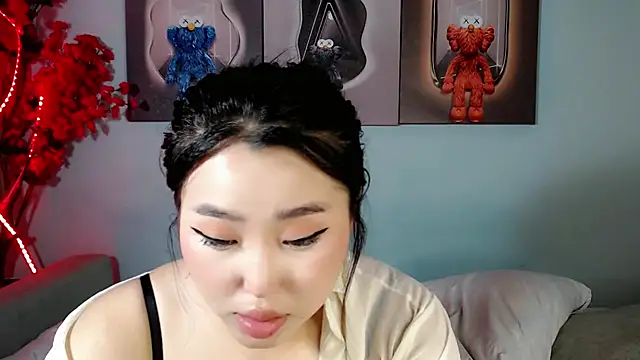 Snapshot of ichiben chatting on 02.24.25 ichiben online show from 02.24.25