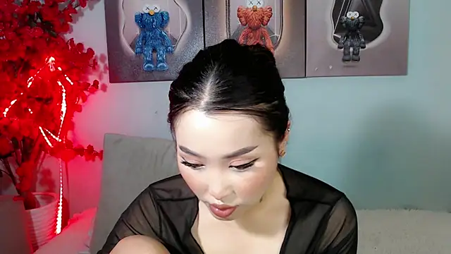 Snapshot of ichiben chatting on 11.14.25 ichiben online show from 11.14.25