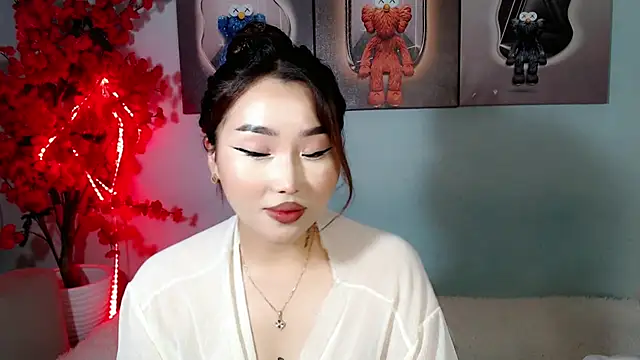 Snapshot of ichiben chatting on 11.26.25 ichiben online show from 11.26.25