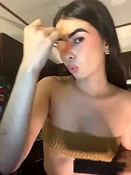 Coralinee 01 online show from 11.25.25