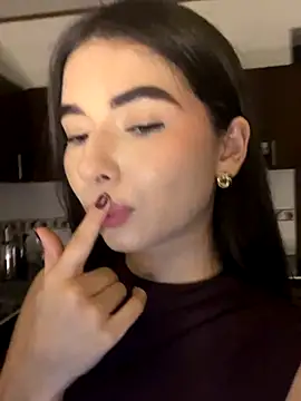 Coralinee 01 online show from 11.26.25