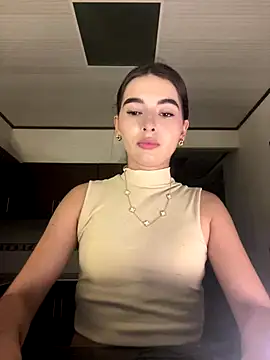 Coralinee 01 online show from 12.18.25