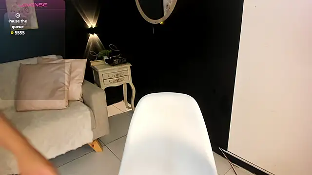 Snapshot of charlotte_es chatting on 12.09.24 charlotte es online show from 12.09.24