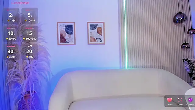 Snapshot of charlotte_es chatting on 11.14.25 charlotte es online show from 11.14.25