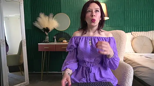 Snapshot of HaileyMoonn chatting on 05.27.26 HaileyMoonn online show from 05.27.26