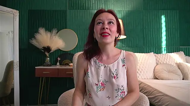 Snapshot of HaileyMoonn chatting on 06.20.26 HaileyMoonn online show from 06.20.26