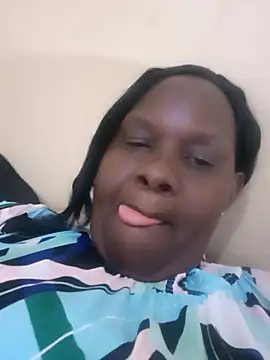 Snapshot of Afriqmom chatting on 06.26.26 Afriqmom online show from 06.26.26