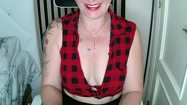 Snapshot of xxNoeliaxx chatting on 09.21.25 xxNoeliaxx online show from 09.21.25