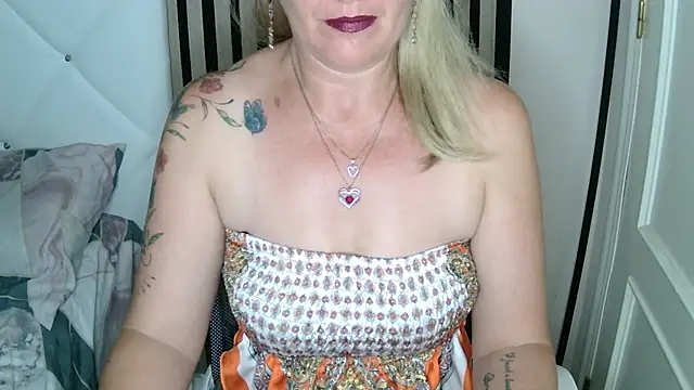 Snapshot of xxNoeliaxx chatting on 07.30.26 xxNoeliaxx online show from 07.30.26