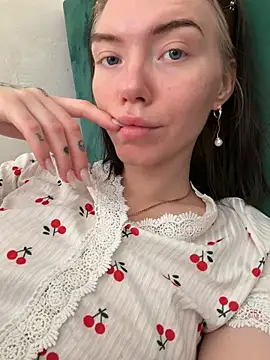 Lisaaa Alisa online show from 04.28.26