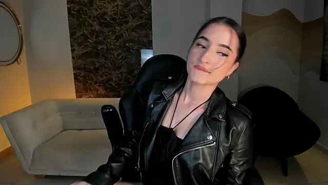 Snapshot of DominiqueVega chatting on 12.19.24 DominiqueVega online show from 12.19.24