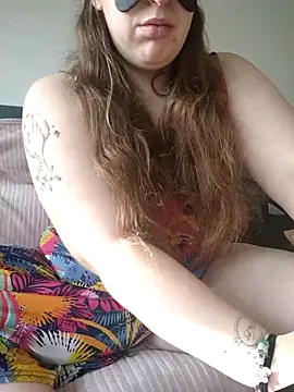 FrancaiseLynne online show from 02.15.25