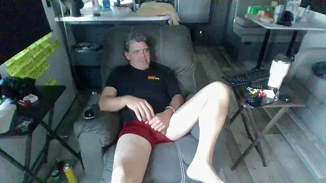 Snapshot of lateniter chatting on 10.31.25 lateniter online show from 10.31.25