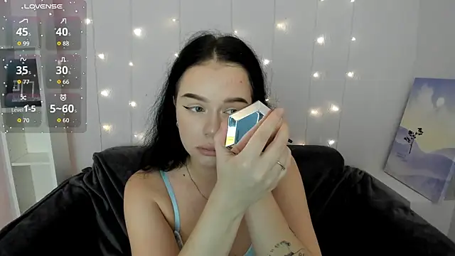 Lori  Hell online show from 11.03.25