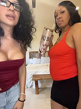 Snapshot of Latinaebony69 chatting on 10.19.25 Latinaebony69 online show from 10.19.25