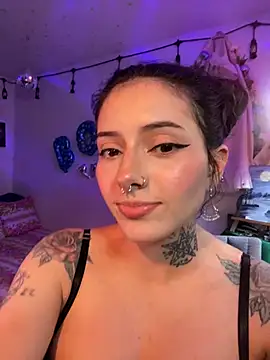 Snapshot of LiliJones_ chatting on 06.16.26 LiliJones online show from 06.16.26