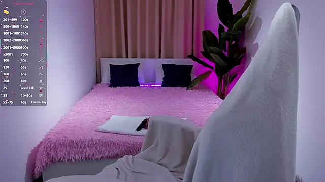 Snapshot of SheilaRyan chatting on 02.25.25 SheilaRyan online show from 02.25.25