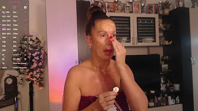 Snapshot of SheilaRyan chatting on 10.22.25 SheilaRyan online show from 10.22.25