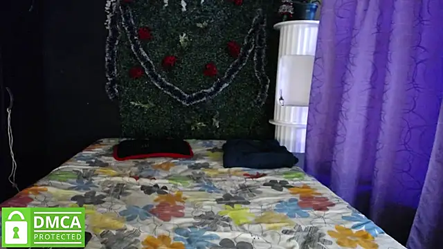 Snapshot of Mr_MrsCurie chatting on 12.17.25 Mr MrsCurie online show from 12.17.25