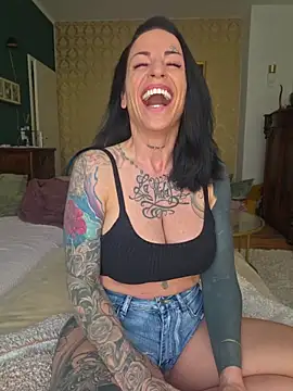 Snapshot of EmilyDiazofficial chatting on 07.25.26 EmilyDiazofficial online show from 07.25.26