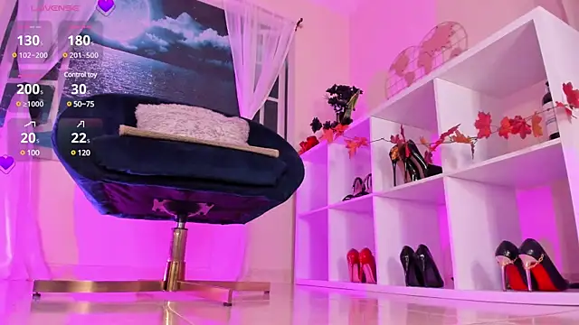 Snapshot of Itzeldreams chatting on 03.18.25 Itzeldreams online show from 03.18.25