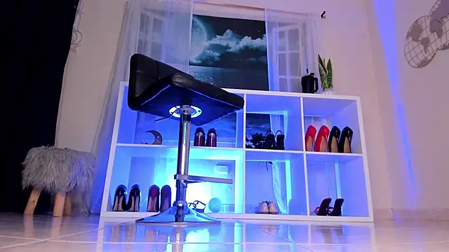 Snapshot of Itzeldreams chatting on 10.06.25 Itzeldreams online show from 10.06.25