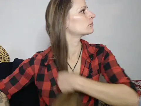 Snapshot of naikah714 chatting on 11.18.25 naikah714 online show from 11.18.25