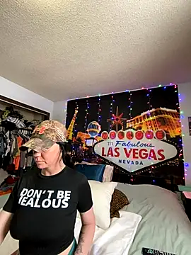 SidneyRaee online show from 12.02.24