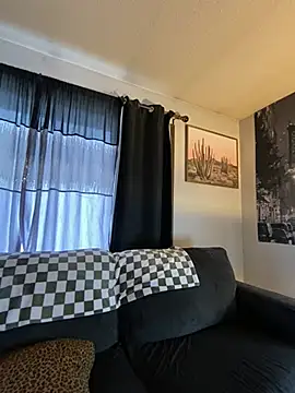 SidneyRaee online show from 12.20.24