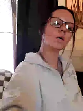 SidneyRaee online show from 03.18.25