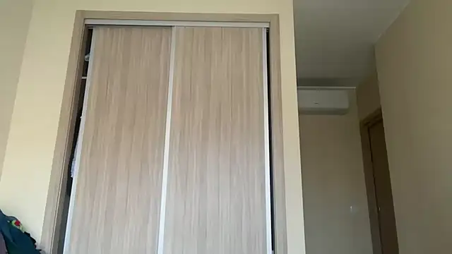 naughtyhollyxxxx online show from 12.15.25