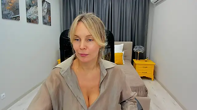 Snapshot of Sinty_Devis chatting on 02.20.25 Sinty Devis online show from 02.20.25