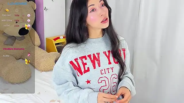 Snapshot of SophiaLiu chatting on 02.16.25 SophiaLiu online show from 02.16.25