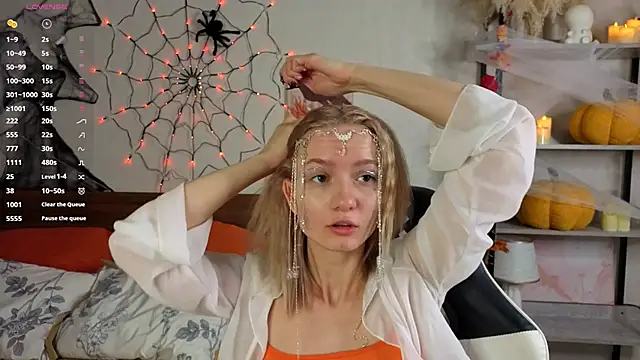 IdaValenti online show from 10.31.25