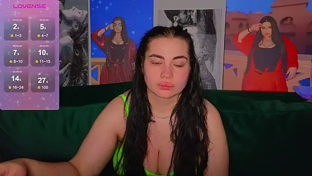 Snapshot of Nikki_Kardashian chatting on 12.05.24 Nikki Kardashian online show from 12.05.24