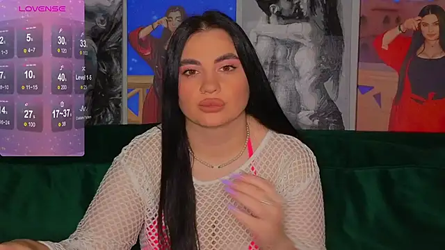 Snapshot of Nikki_Kardashian chatting on 12.10.24 Nikki Kardashian online show from 12.10.24