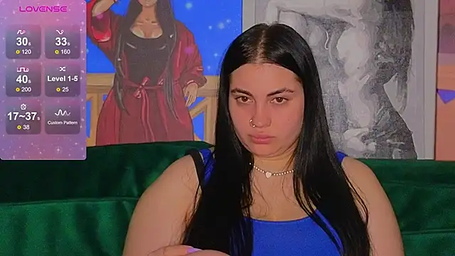 Snapshot of Nikki_Kardashian chatting on 12.11.24 Nikki Kardashian online show from 12.11.24