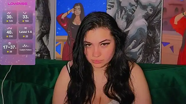 Snapshot of Nikki_Kardashian chatting on 12.28.24 Nikki Kardashian online show from 12.28.24