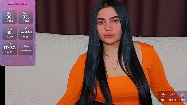 Snapshot of Nikki_Kardashian chatting on 02.11.25 Nikki Kardashian online show from 02.11.25