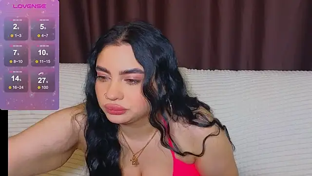 Snapshot of Nikki_Kardashian chatting on 02.15.25 Nikki Kardashian online show from 02.15.25