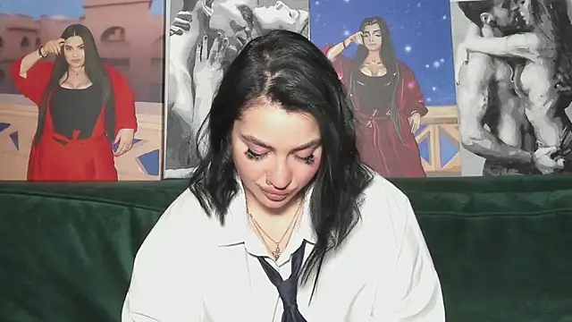 Snapshot of Nikki_Kardashian chatting on 09.08.25 Nikki Kardashian online show from 09.08.25