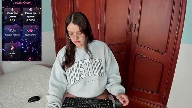 Snapshot of _Sarahh_0 chatting on 12.12.24 Sarahh 0 online show from 12.12.24