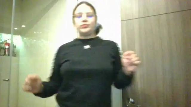 Snapshot of _Sarahh_0 chatting on 12.17.24 Sarahh 0 online show from 12.17.24