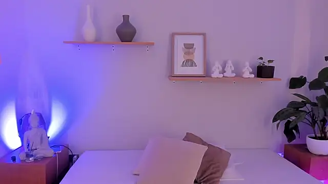 moll1e  online show from 03.05.25