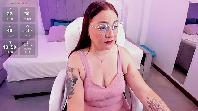 Snapshot of lady_nylon_ chatting on 01.28.25 lady nylon online show from 01.28.25