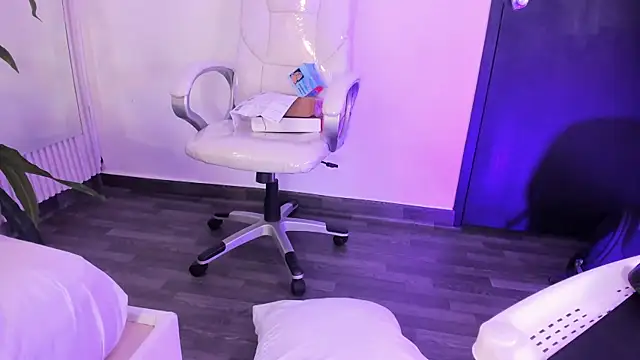 EriKlein online show from 10.14.25