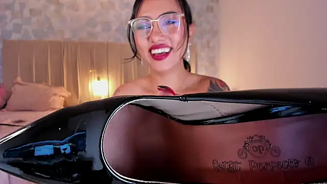 Snapshot of samara_smithh chatting on 02.11.25 samara smithh online show from 02.11.25